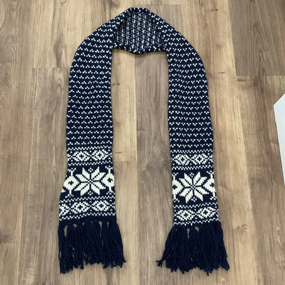 Aerie Scarf